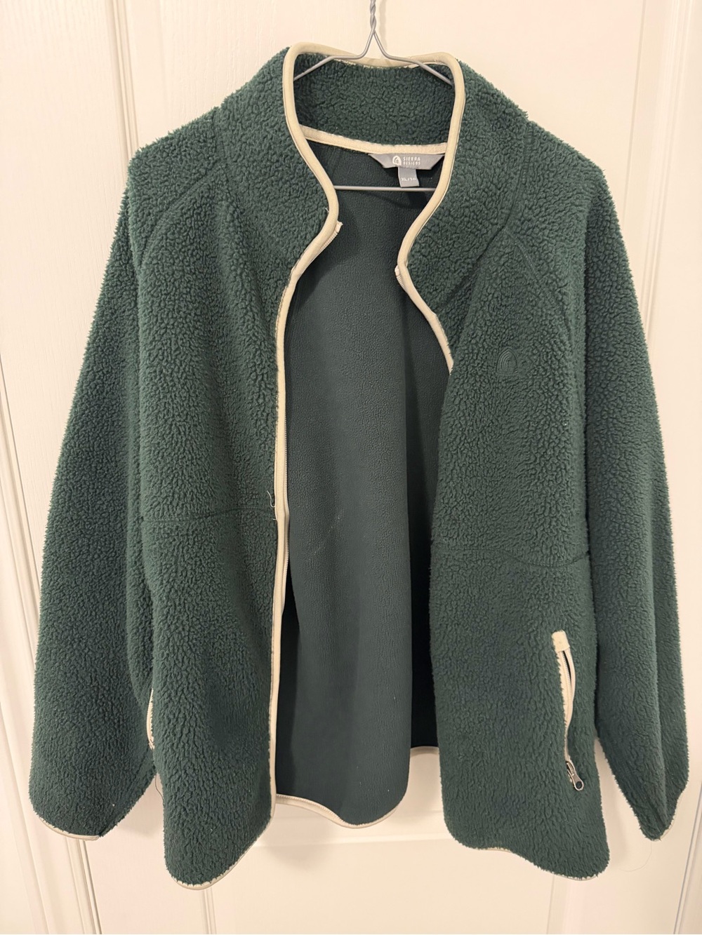 Cozy Dark Green Sherpa Fleece Jacket with Contrast Trim